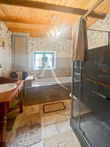 A vendre charmant corps de ferme avec une tranquillité totale