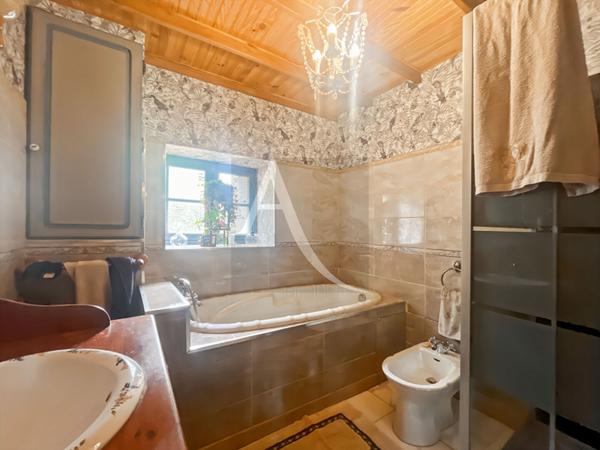 A vendre charmant corps de ferme avec une tranquillité totale