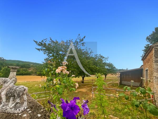 A vendre charmant corps de ferme avec une tranquillité totale
