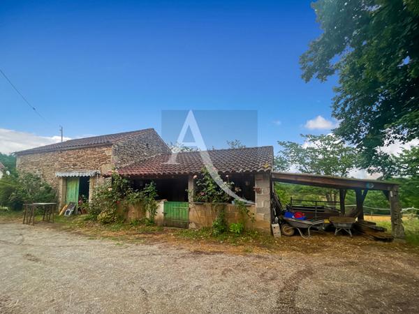 A vendre charmant corps de ferme avec une tranquillité totale