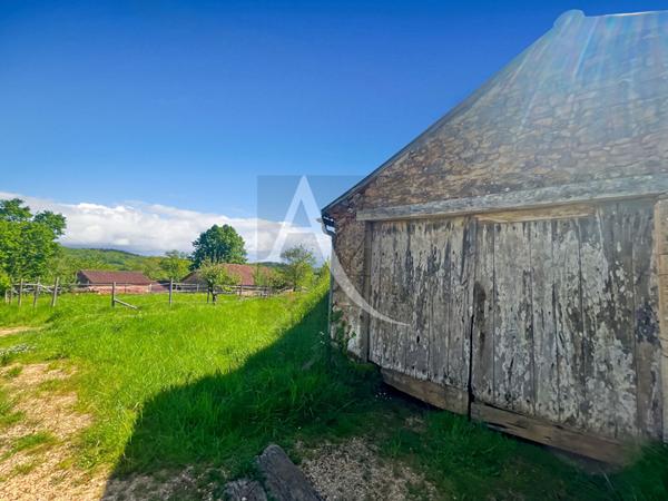 A vendre charmant corps de ferme avec une tranquillité totale