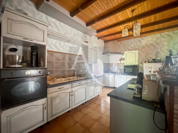 A vendre charmant corps de ferme avec une tranquillité totale