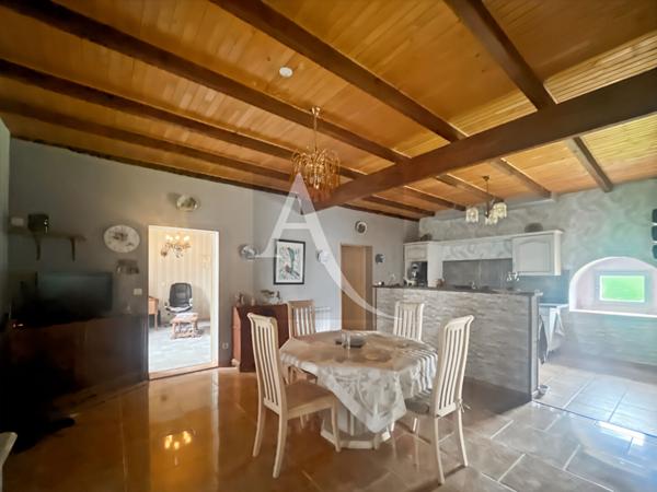 A vendre charmant corps de ferme avec une tranquillité totale