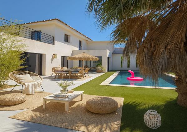 Six-Fours-les-Plages (83140) SIX FOURS LES PLAGES, QUARTIER RECHERCHE - RARE A LA VENTE MAISON CONTEMPORAINE 4 MINUTES A PIED PLAGE DE SA