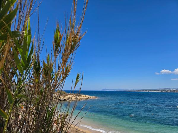 Six-Fours-les-Plages (83140) SIX FOURS LES PLAGES, QUARTIER RECHERCHE - RARE A LA VENTE MAISON CONTEMPORAINE 4 MINUTES A PIED PLAGE DE SA