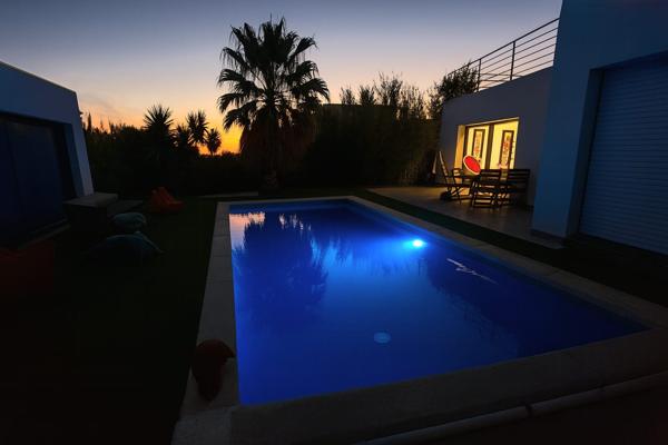 Six-Fours-les-Plages (83140) SIX FOURS LES PLAGES, QUARTIER RECHERCHE - RARE A LA VENTE MAISON CONTEMPORAINE 4 MINUTES A PIED PLAGE DE SA