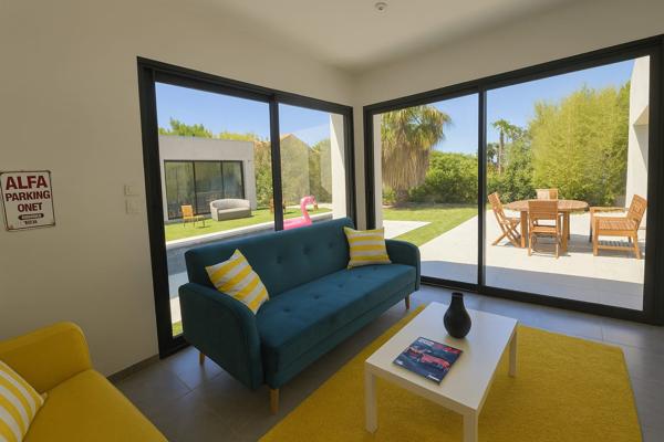 Six-Fours-les-Plages (83140) SIX FOURS LES PLAGES, QUARTIER RECHERCHE - RARE A LA VENTE MAISON CONTEMPORAINE 4 MINUTES A PIED PLAGE DE SA