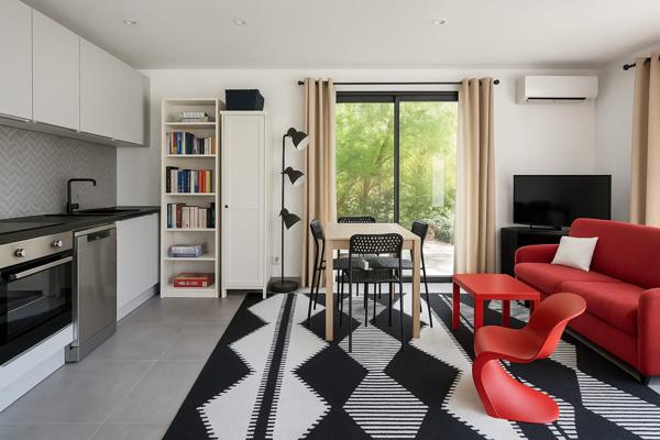 Six-Fours-les-Plages (83140) SIX FOURS LES PLAGES, QUARTIER RECHERCHE - RARE A LA VENTE MAISON CONTEMPORAINE 4 MINUTES A PIED PLAGE DE SA