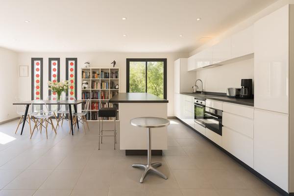 Six-Fours-les-Plages (83140) SIX FOURS LES PLAGES, QUARTIER RECHERCHE - RARE A LA VENTE MAISON CONTEMPORAINE 4 MINUTES A PIED PLAGE DE SA