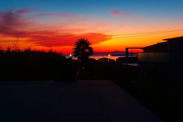 Six-Fours-les-Plages (83140) SIX FOURS LES PLAGES, QUARTIER RECHERCHE - RARE A LA VENTE MAISON CONTEMPORAINE 4 MINUTES A PIED PLAGE DE SA