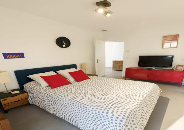 Six-Fours-les-Plages (83140) SIX FOURS LES PLAGES, QUARTIER RECHERCHE - RARE A LA VENTE MAISON CONTEMPORAINE 4 MINUTES A PIED PLAGE DE SA