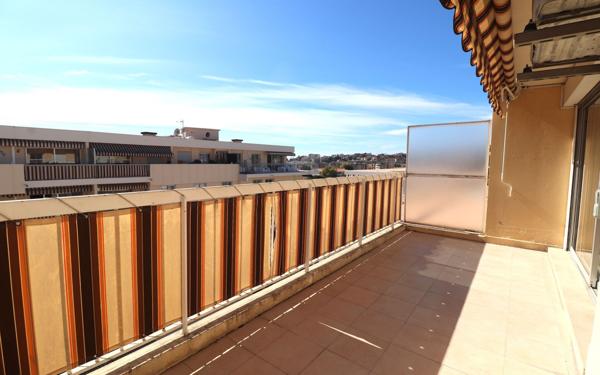 Appartement à vendre    3 pièces • 76 m2 Nice