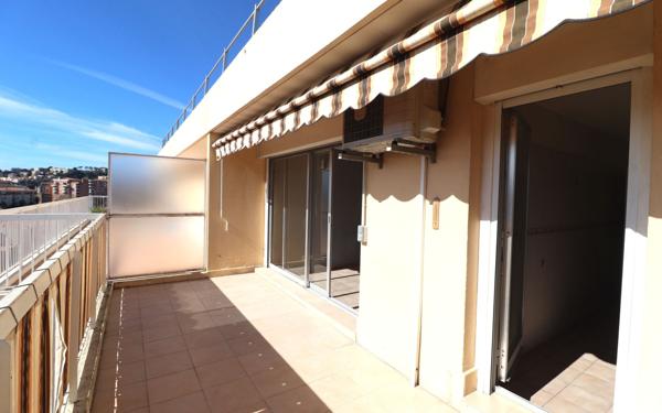 Appartement à vendre    3 pièces • 76 m2 Nice