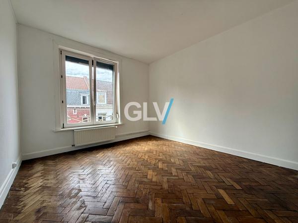 Immeuble de 2 lots avec 2 garages secteur Lille Fives. , Lille