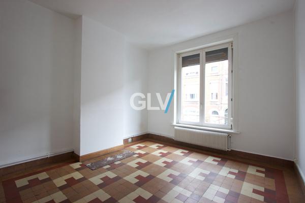 Immeuble de 2 lots avec 2 garages secteur Lille Fives. , Lille
