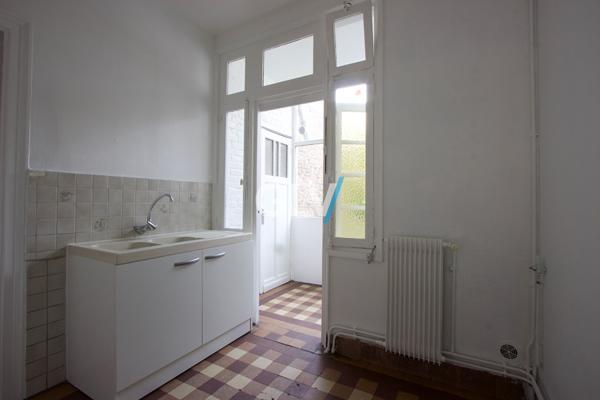 Immeuble de 2 lots avec 2 garages secteur Lille Fives. , Lille