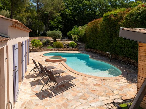 A VENDRE en exclusivité ! Maison Lorgues T5  de 98m² sur un terrain de 1437m² + piscine forme libre