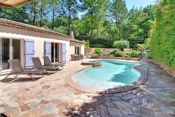 A VENDRE en exclusivité ! Maison Lorgues T5  de 98m² sur un terrain de 1437m² + piscine forme libre