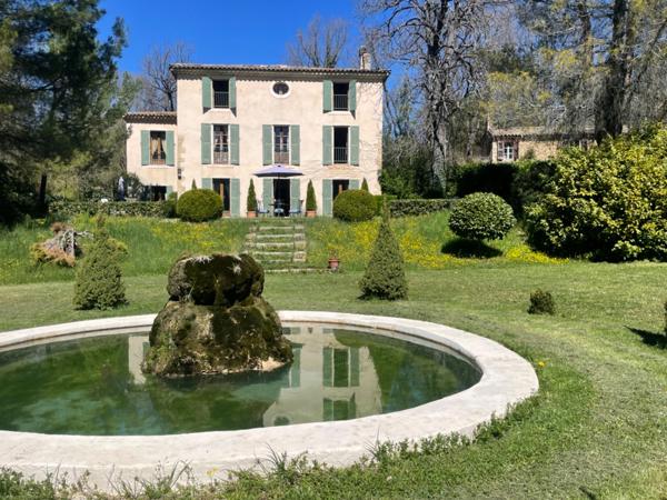Maison de Maître 10 pièces sur 3 hectares proche Manosque , entre campagne et champs de lavandes