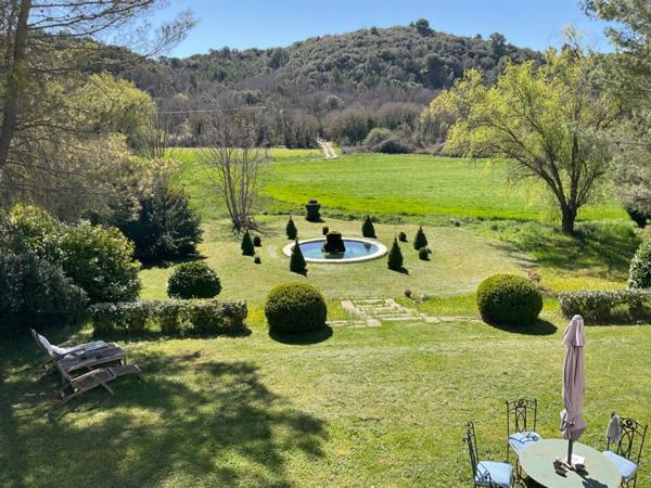 Maison de Maître 10 pièces sur 3 hectares proche Manosque , entre campagne et champs de lavandes