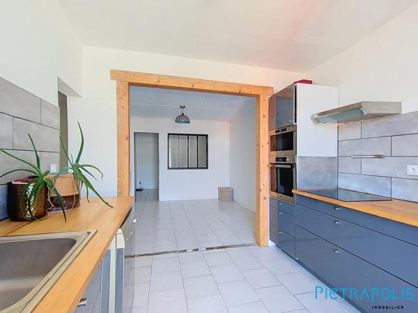 SETE: Centre ville, Appartement T3, Balcons, Cave