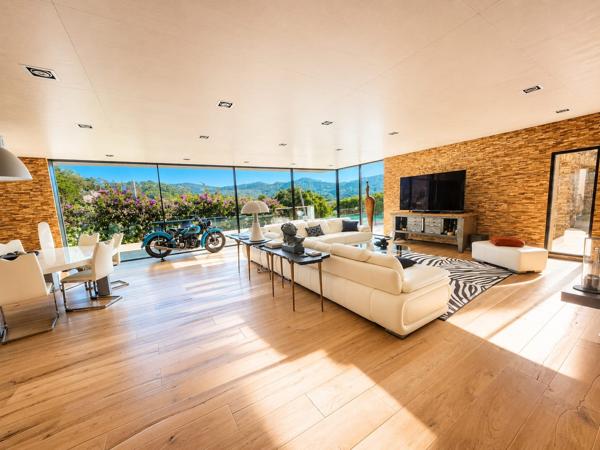 MAISON CONTEMPORAINE D'ARCHITECTE - CALME, CONFORT ET DESIGN - PARCELLE DETACHABLE DE 1500 m²