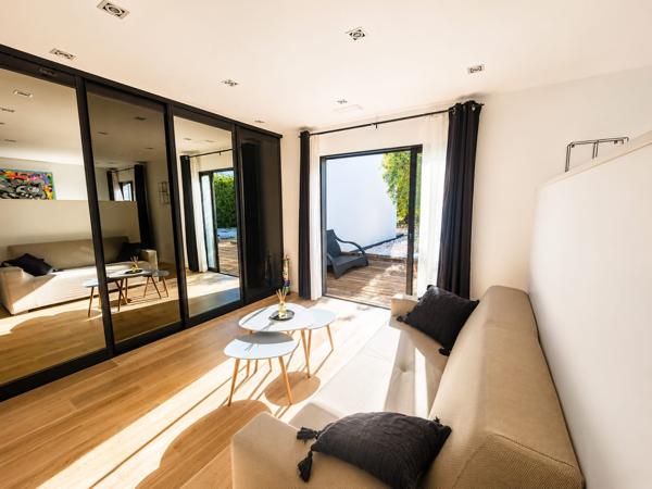 MAISON CONTEMPORAINE D'ARCHITECTE - CALME, CONFORT ET DESIGN - PARCELLE DETACHABLE DE 1500 m²