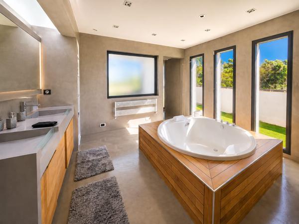 MAISON CONTEMPORAINE D'ARCHITECTE - CALME, CONFORT ET DESIGN - PARCELLE DETACHABLE DE 1500 m²