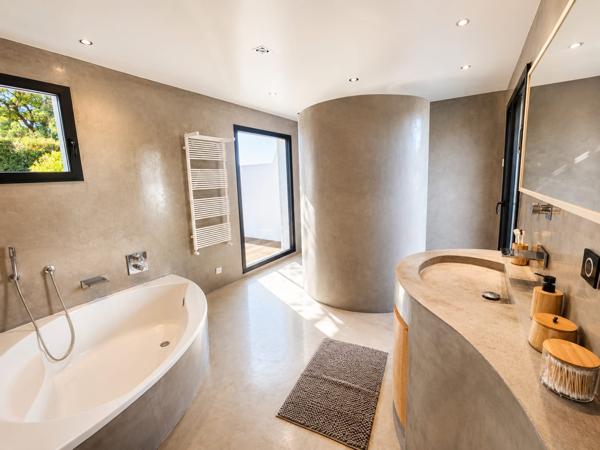 MAISON CONTEMPORAINE D'ARCHITECTE - CALME, CONFORT ET DESIGN - PARCELLE DETACHABLE DE 1500 m²