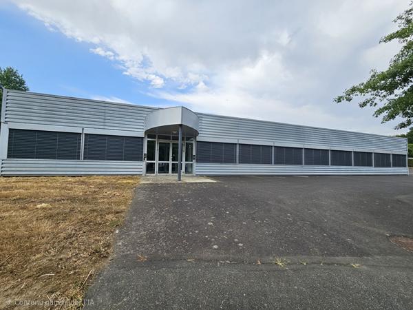 A VENDRE - LOCAL D'ACTIVITÉS - 1 200 m² SUR UN TERRAIN DE 4 413 m² - EMPLACEMENT STRATÉGIQUE