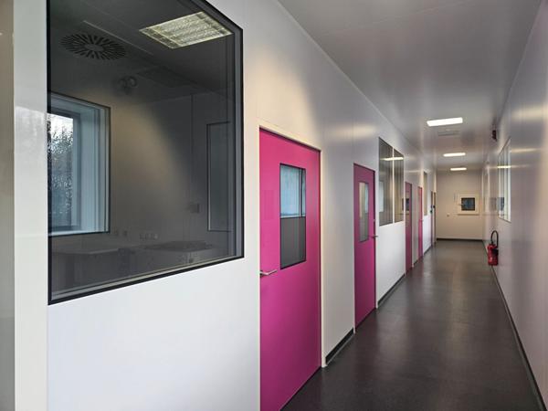 A VENDRE - LOCAL D'ACTIVITÉS - 1 200 m² SUR UN TERRAIN DE 4 413 m² - EMPLACEMENT STRATÉGIQUE