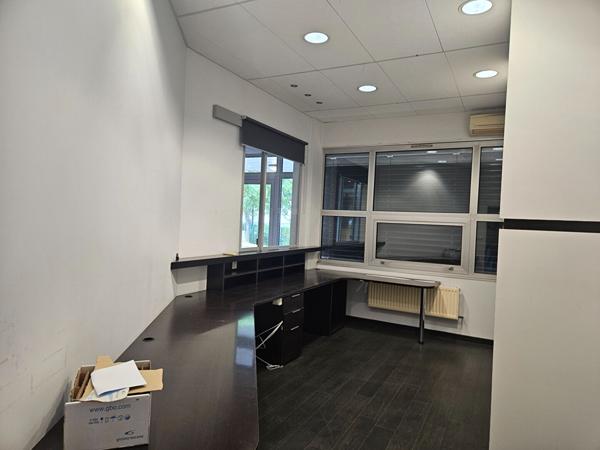 A VENDRE - LOCAL D'ACTIVITÉS - 1 200 m² SUR UN TERRAIN DE 4 413 m² - EMPLACEMENT STRATÉGIQUE