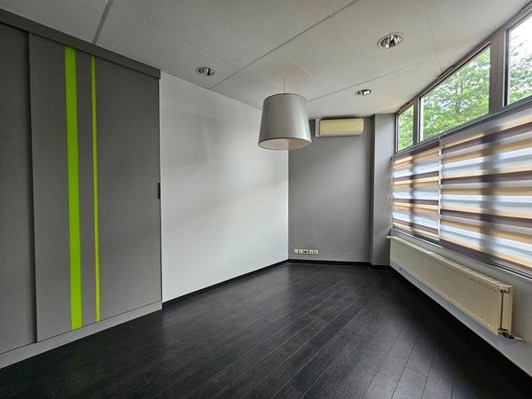 A VENDRE - LOCAL D'ACTIVITÉS - 1 200 m² SUR UN TERRAIN DE 4 413 m² - EMPLACEMENT STRATÉGIQUE