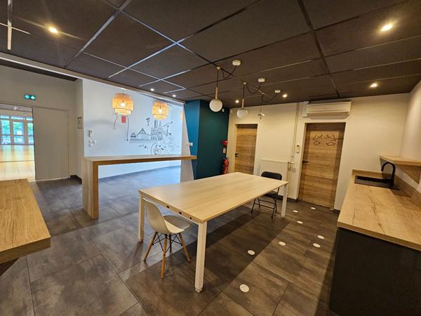 A VENDRE - LOCAL D'ACTIVITÉS - 1 200 m² SUR UN TERRAIN DE 4 413 m² - EMPLACEMENT STRATÉGIQUE