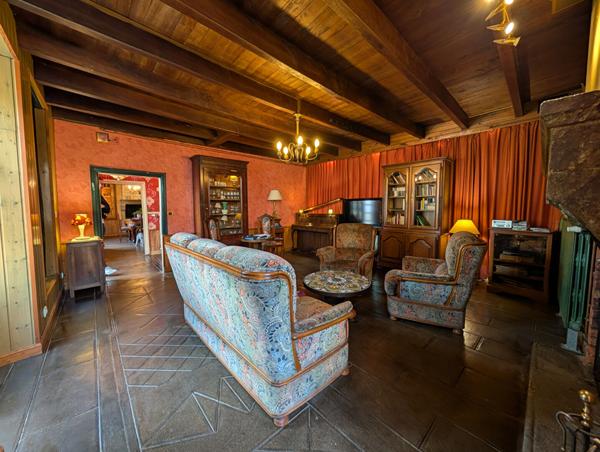 Grande maison familiale au coeur de Gourgé (79)