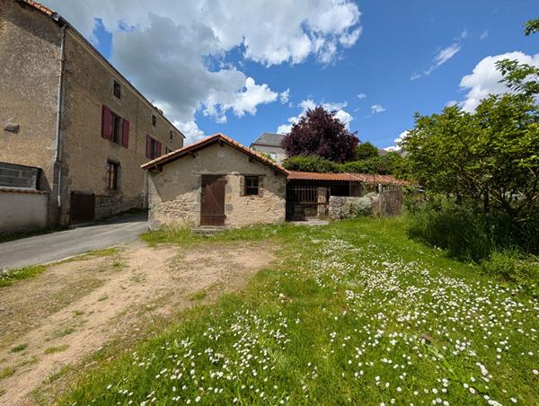 Grande maison familiale au coeur de Gourgé (79)