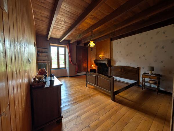 Grande maison familiale au coeur de Gourgé (79)