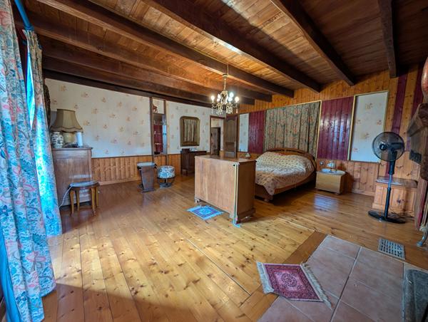 Grande maison familiale au coeur de Gourgé (79)