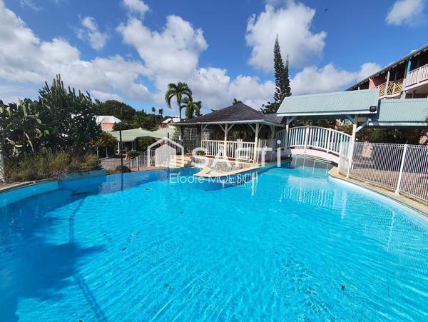 T2 Duplex avec piscine situé à 5 min à pieds de la plage d'une des plus belle plage de l'ile !