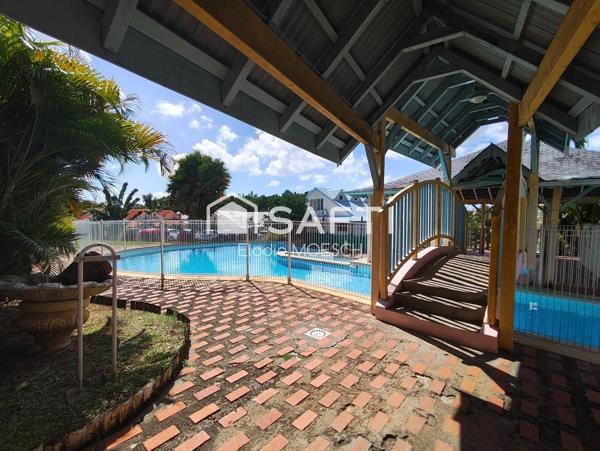 T2 Duplex avec piscine situé à 5 min à pieds de la plage d'une des plus belle plage de l'ile !