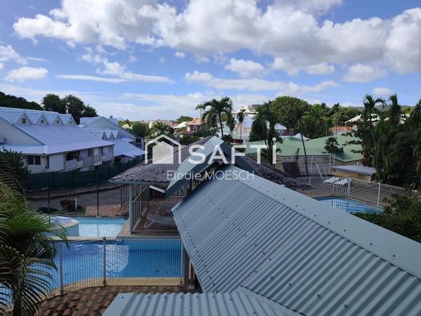 T2 Duplex avec piscine situé à 5 min à pieds de la plage d'une des plus belle plage de l'ile !