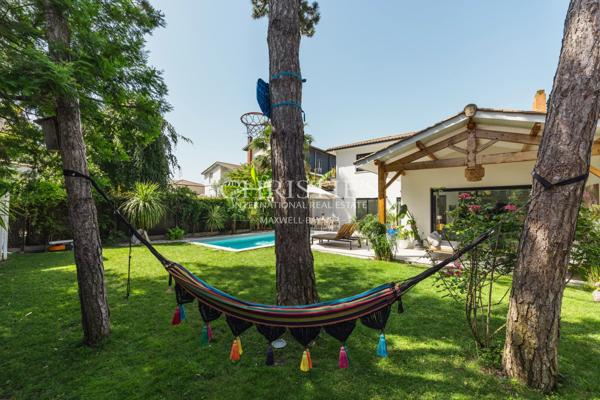 Le Bouscat – Élégante villa d’architecte de 2022 avec piscine et jardin paysager – 4 chambres et 1 bureau
