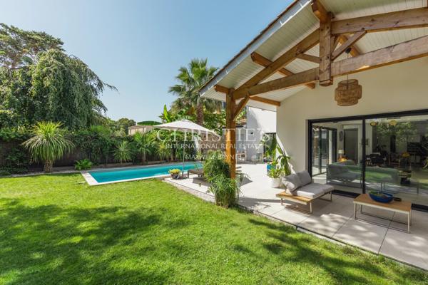 Le Bouscat – Élégante villa d’architecte de 2022 avec piscine et jardin paysager – 4 chambres et 1 bureau
