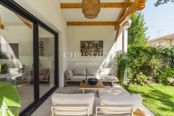 Le Bouscat – Élégante villa d’architecte de 2022 avec piscine et jardin paysager – 4 chambres et 1 bureau