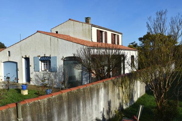Dpt Charente Maritime (17), Ile d'Oléron,  Maison à vendre 5 pièces, 100 m²habitables, terrain 500 m², LA BREE LES BAINS (17)