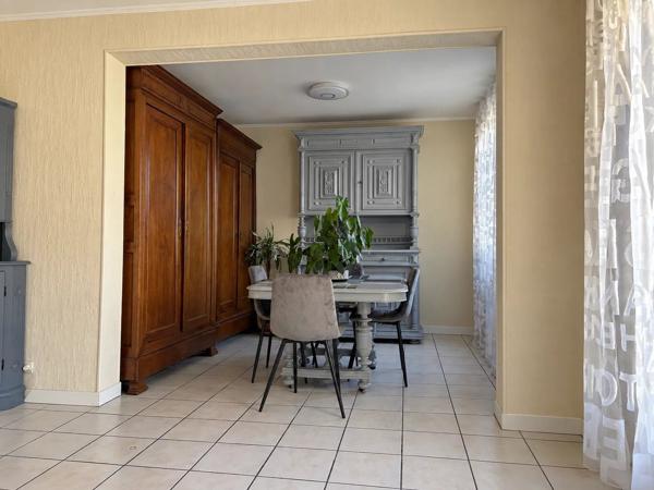 Vente                                                      Appartement
                        
                     5 pièces                      92 m2                     à Saint-Sébastien-sur-Loire