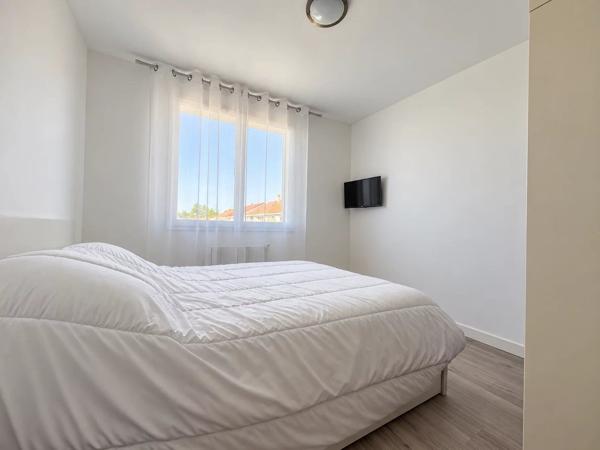 Vente                                                      Appartement
                        
                     5 pièces                      92 m2                     à Saint-Sébastien-sur-Loire