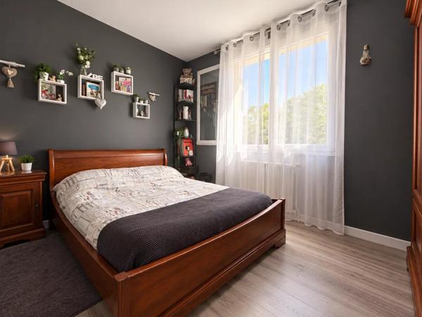 Vente                                                      Appartement
                        
                     5 pièces                      92 m2                     à Saint-Sébastien-sur-Loire