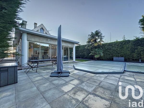 House for sale 7 rooms 220 m² Morangis