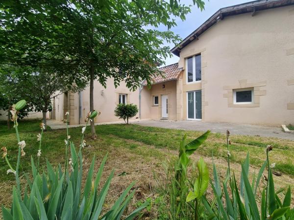 Ensemble immobilier composé d'une maison familliale de 200M² environ et d'une maison de 100M² hors d'eau hors d'air.